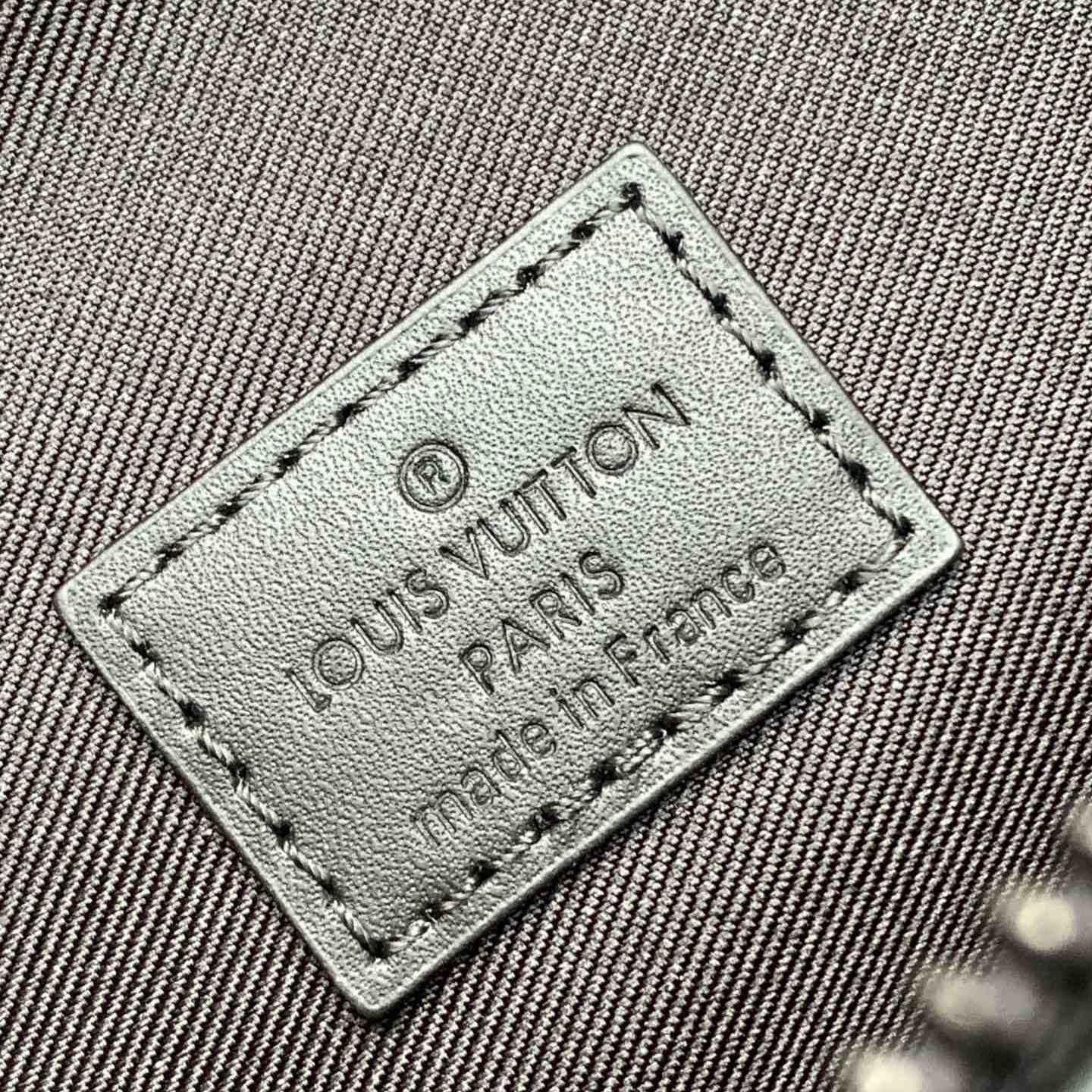 Louis Vuitton Pilot Wearable Wallet   M83563 - FashionPlug