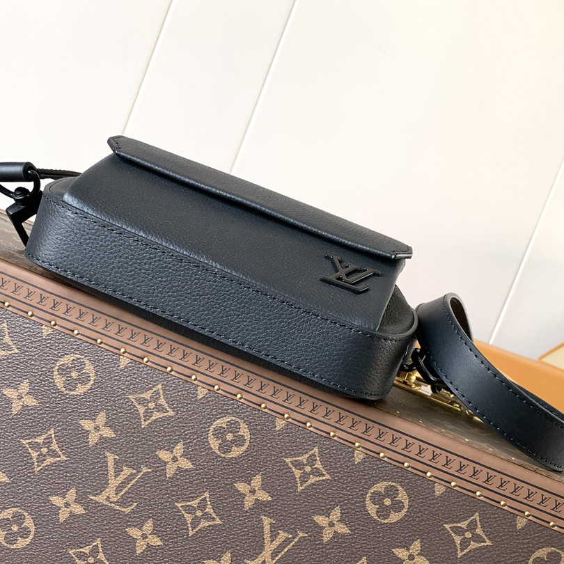 Louis Vuitton Pilot Wearable Wallet   M83563 - FashionPlug