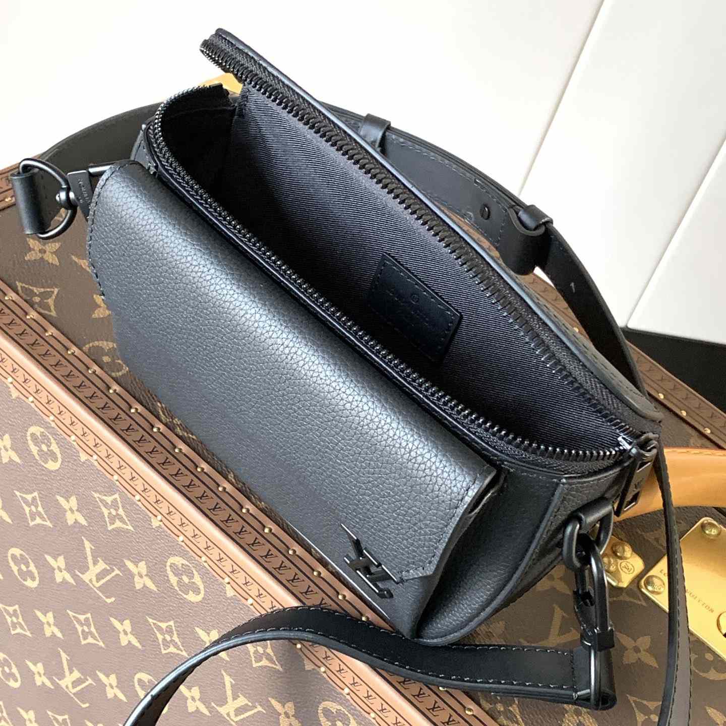 Louis Vuitton Pilot Wearable Wallet   M83563 - FashionPlug