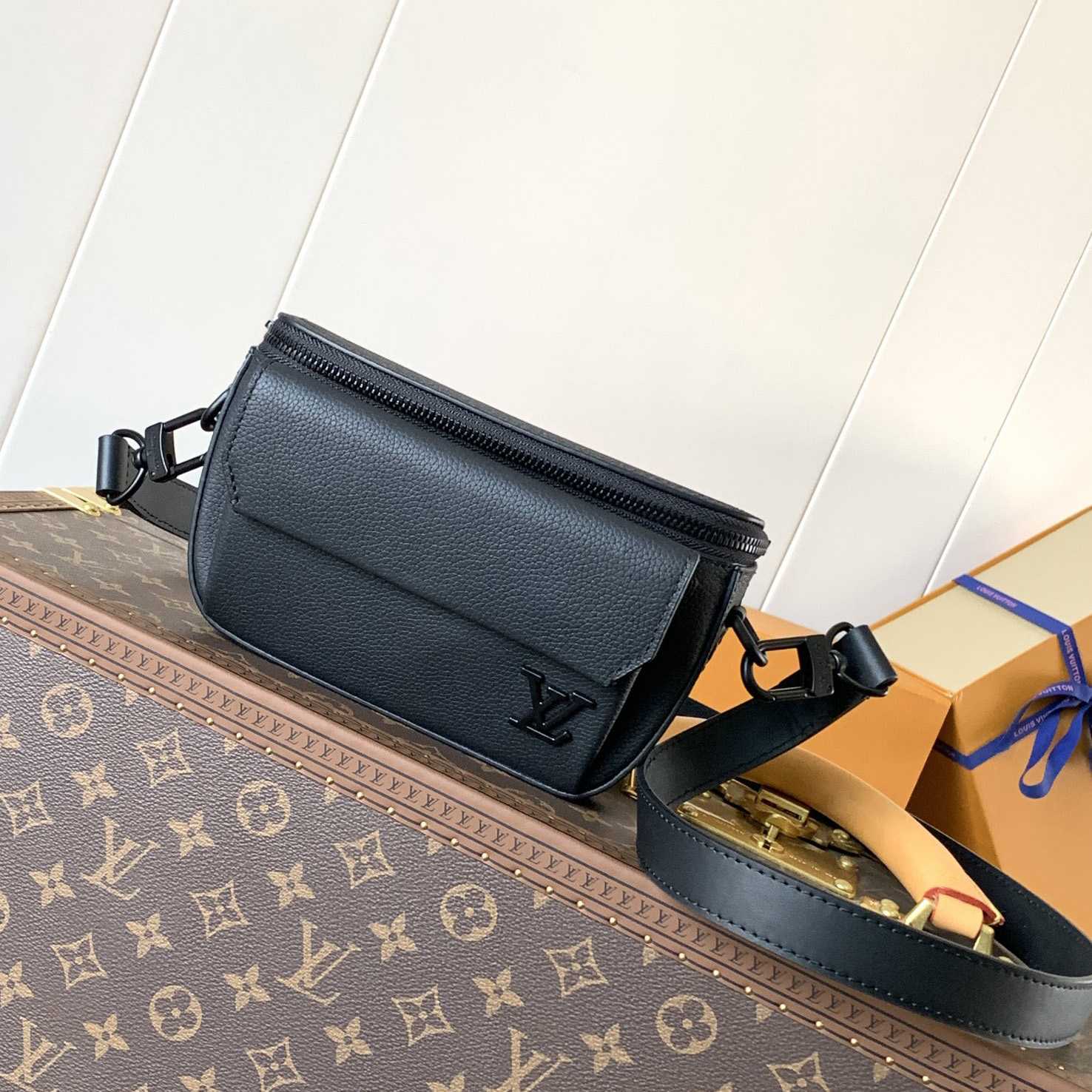 Louis Vuitton Pilot Wearable Wallet   M83563 - FashionPlug