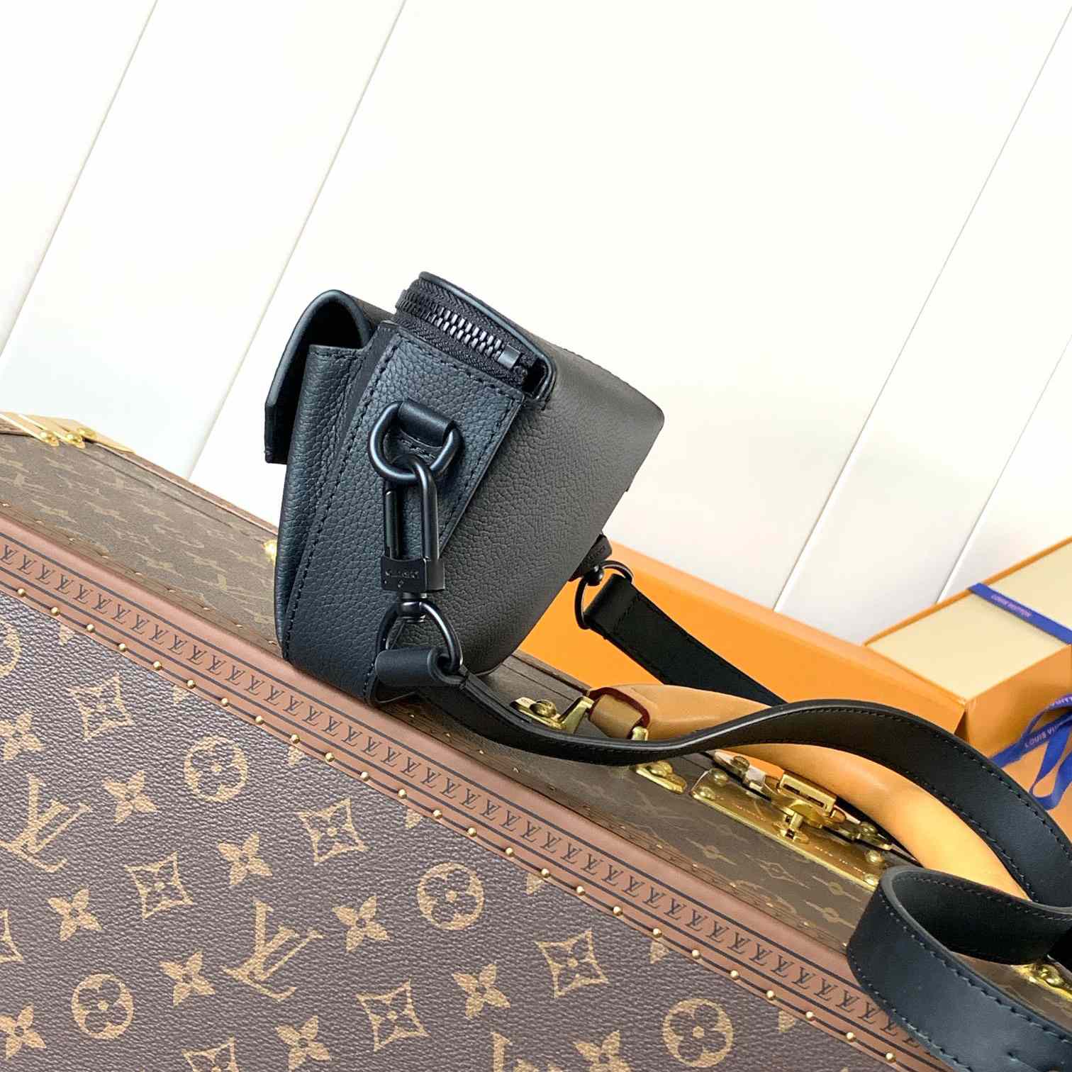 Louis Vuitton Pilot Wearable Wallet   M83563 - FashionPlug