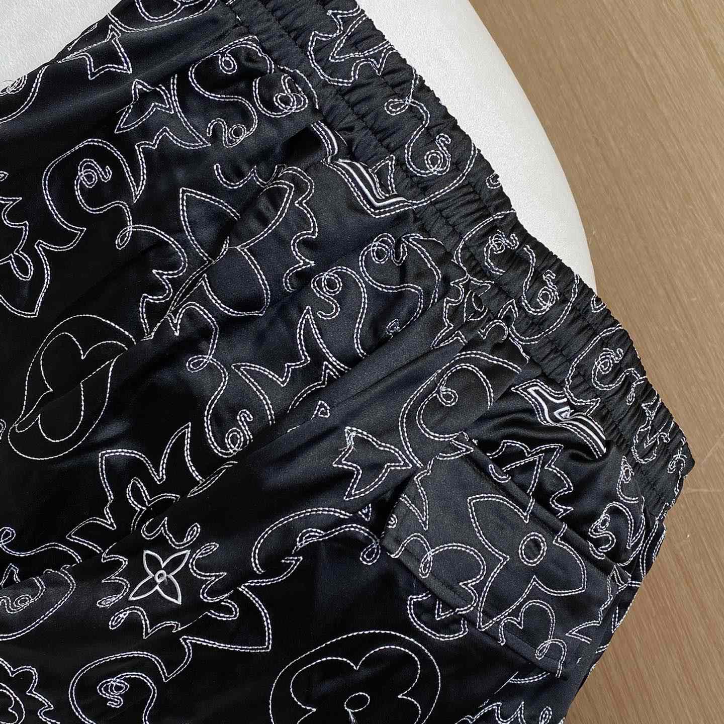 Louis Vuitton Printed Silk Shorts   1AFWOR - FashionPlug
