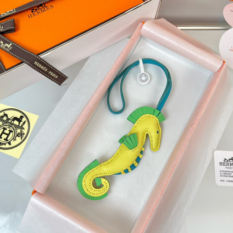 Hermes Seahorse Charm - FashionPlug
