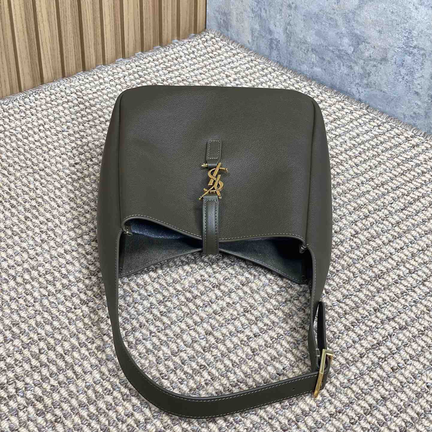 Saint Laurent LE 5 À 7 Supple Small In Grained Leather - FashionPlug