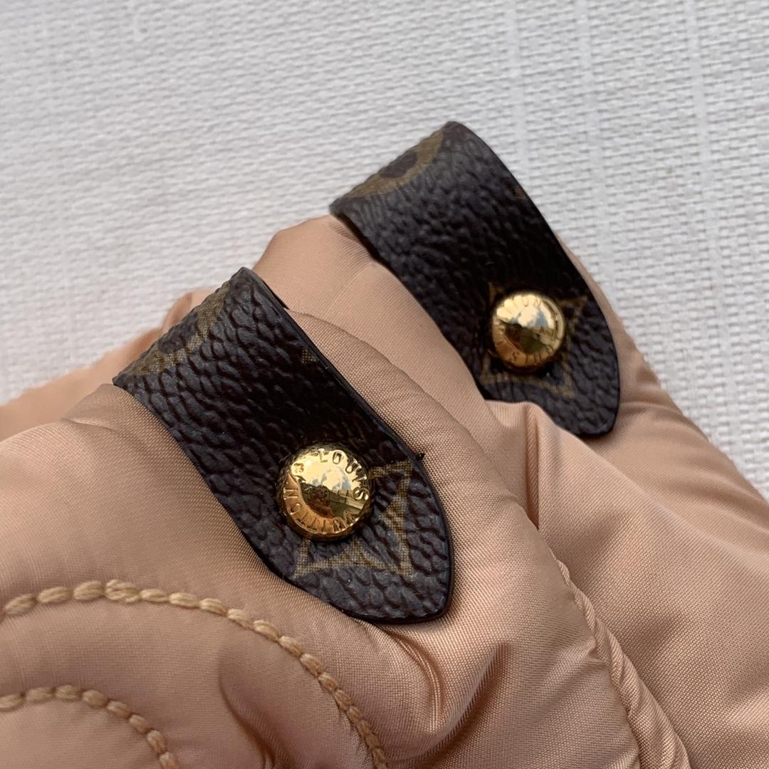 Louis Vuitton Monogram Giant Pillow OnTheGo MM   M59007 （41 x 34 x 19cm） - FashionPlug
