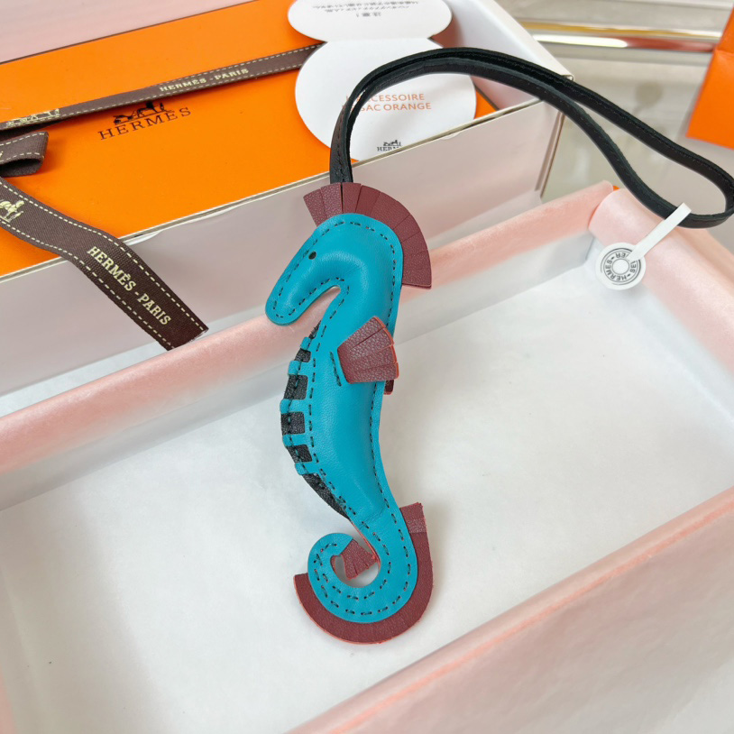 Hermes Seahorse Charm - FashionPlug