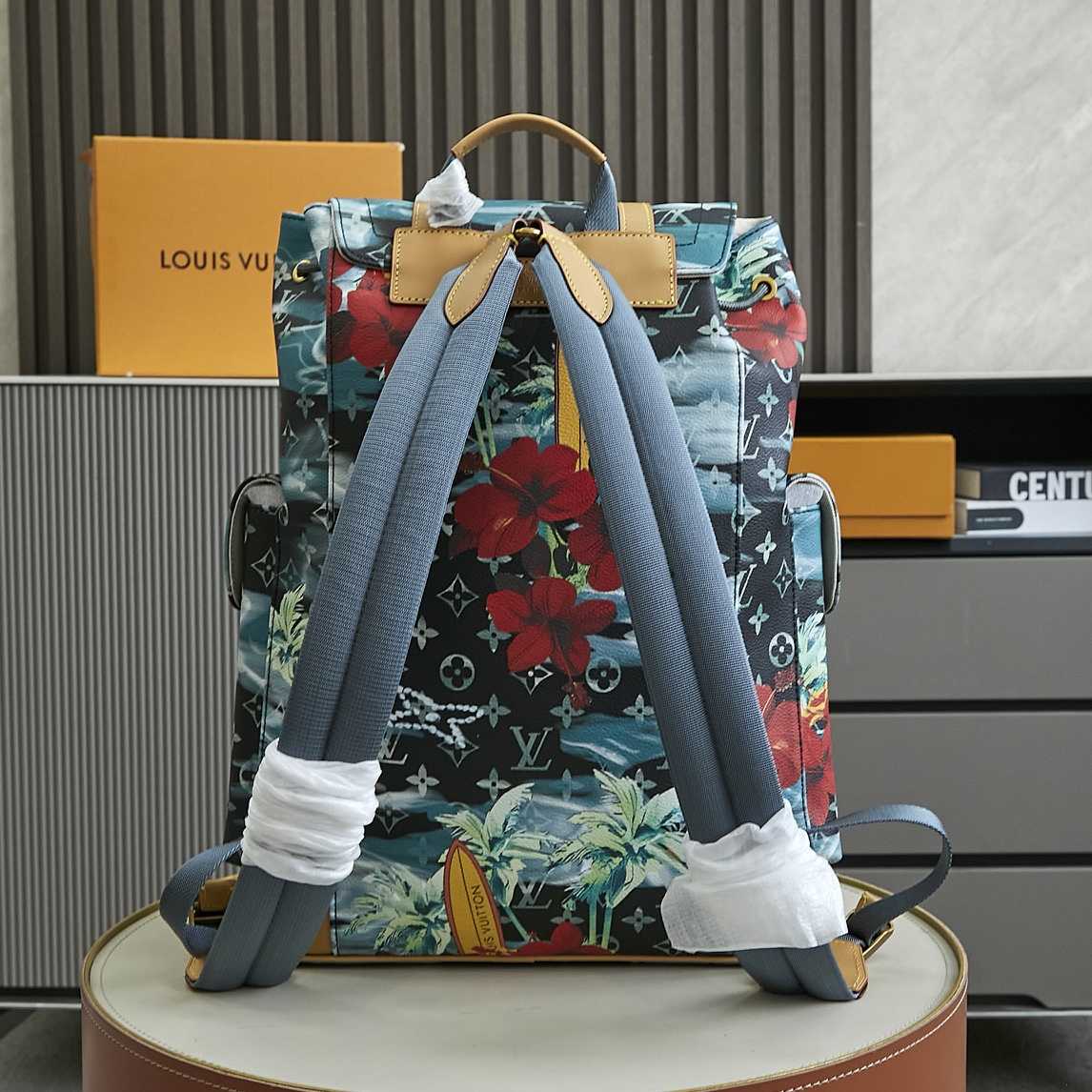 Louis Vuitton Christopher MM  M24996 - FashionPlug