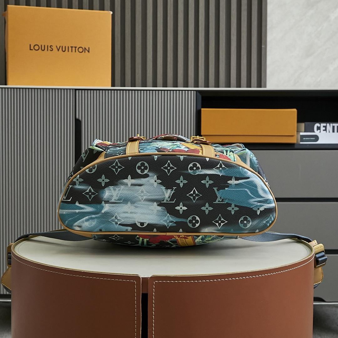 Louis Vuitton Christopher MM  M24996 - FashionPlug