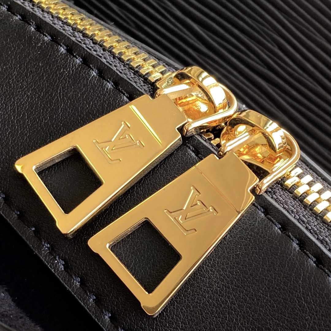 Louis Vuitton Varenne East West   M11791 - FashionPlug