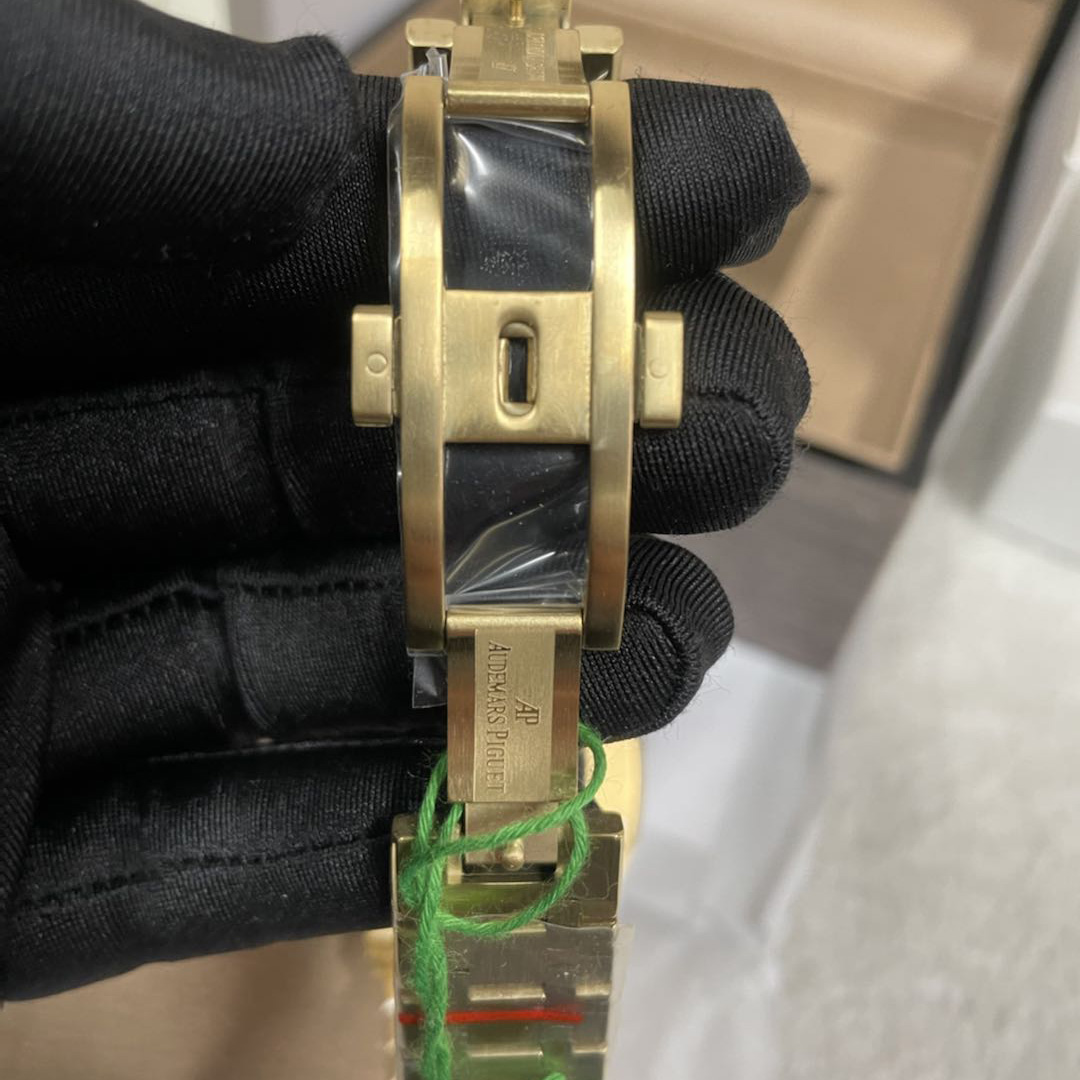 Audemars Piguet Men's Watch   41mm - FashionPlug