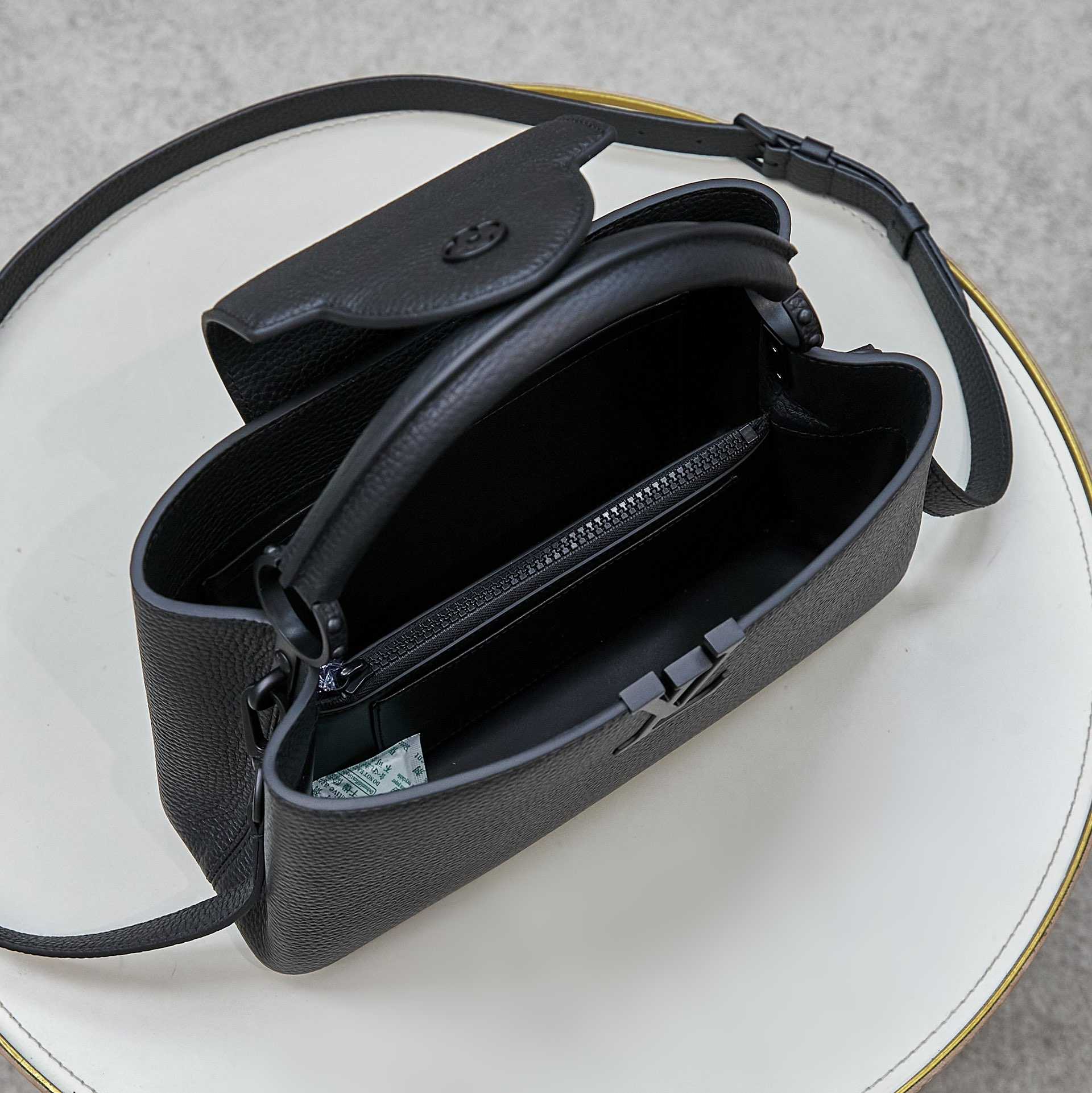 Louis Vuitton Capucines East-West MM  M23947 - FashionPlug