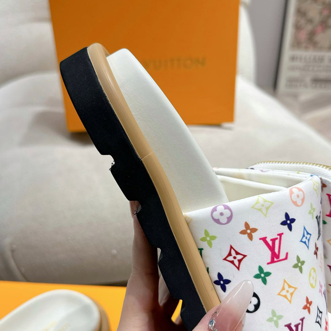 Louis Vuitton LV x TM Pool Pillow Flat Comfort Mule   1AGVQY - FashionPlug