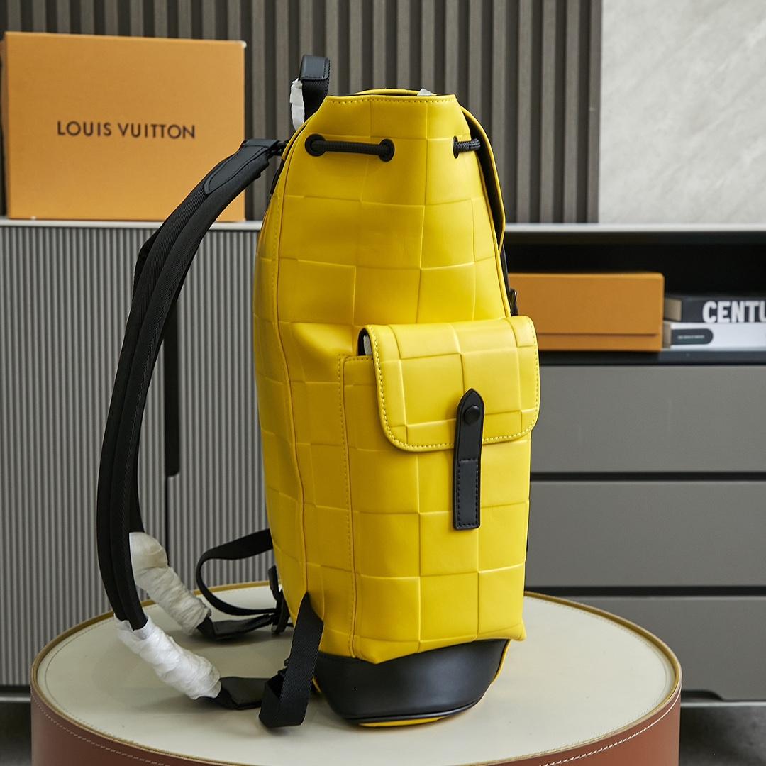 Louis Vuitton Christopher MM  M25016 - FashionPlug