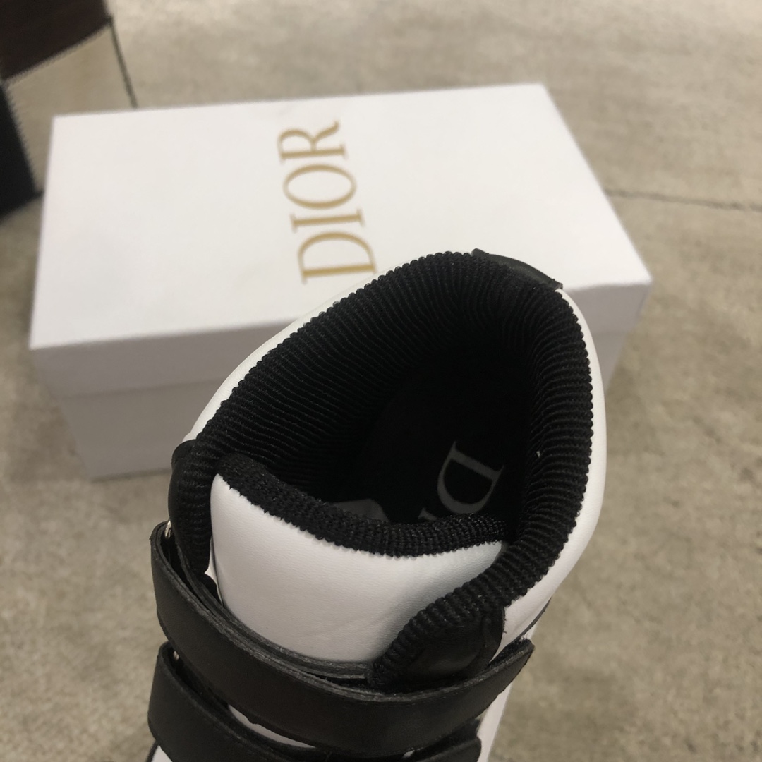 Dior Kids Sneakers - FashionPlug