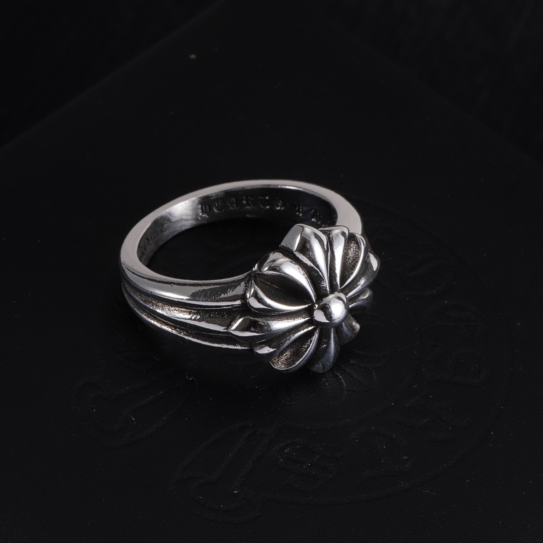 Chrome Heart Ring - FashionPlug