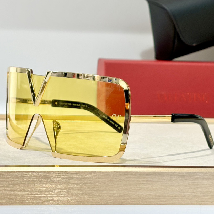 Valent Garavani V-Romask Sunglasses - FashionPlug