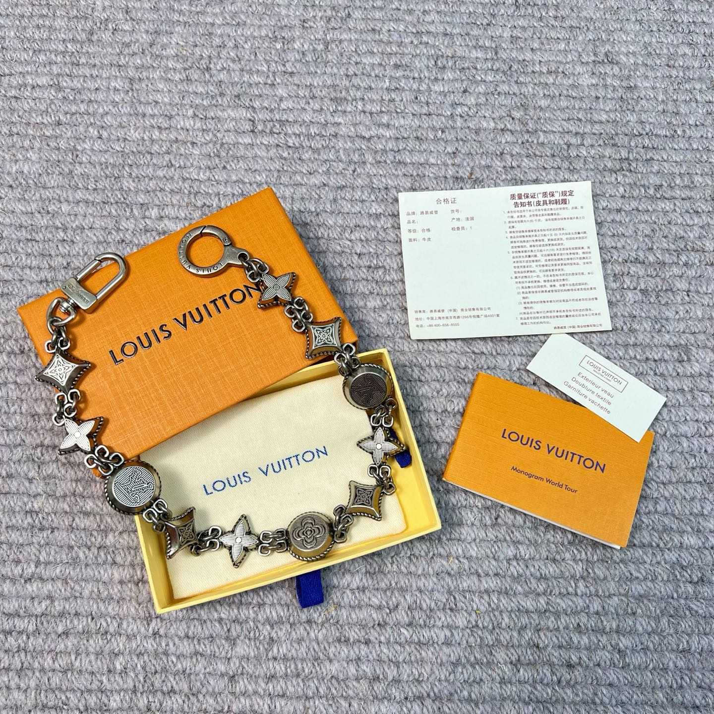 Louis Vuitton Western Chain Belt And Bag Charm   M02031 - FashionPlug