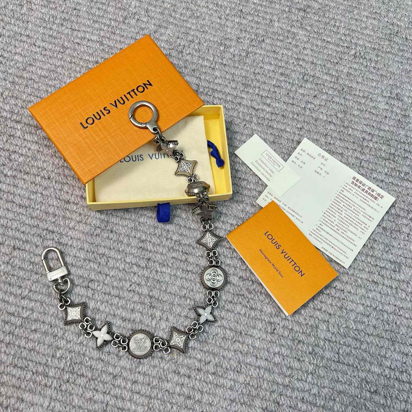 Louis Vuitton Western Chain Belt And Bag Charm   M02031 - FashionPlug
