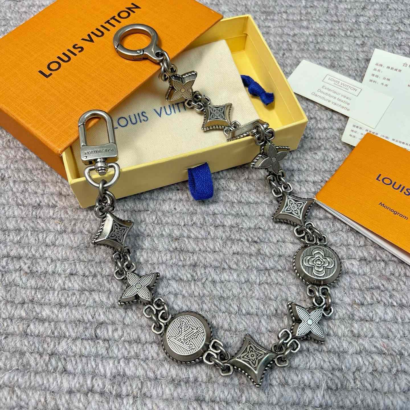 Louis Vuitton Western Chain Belt And Bag Charm   M02031 - FashionPlug