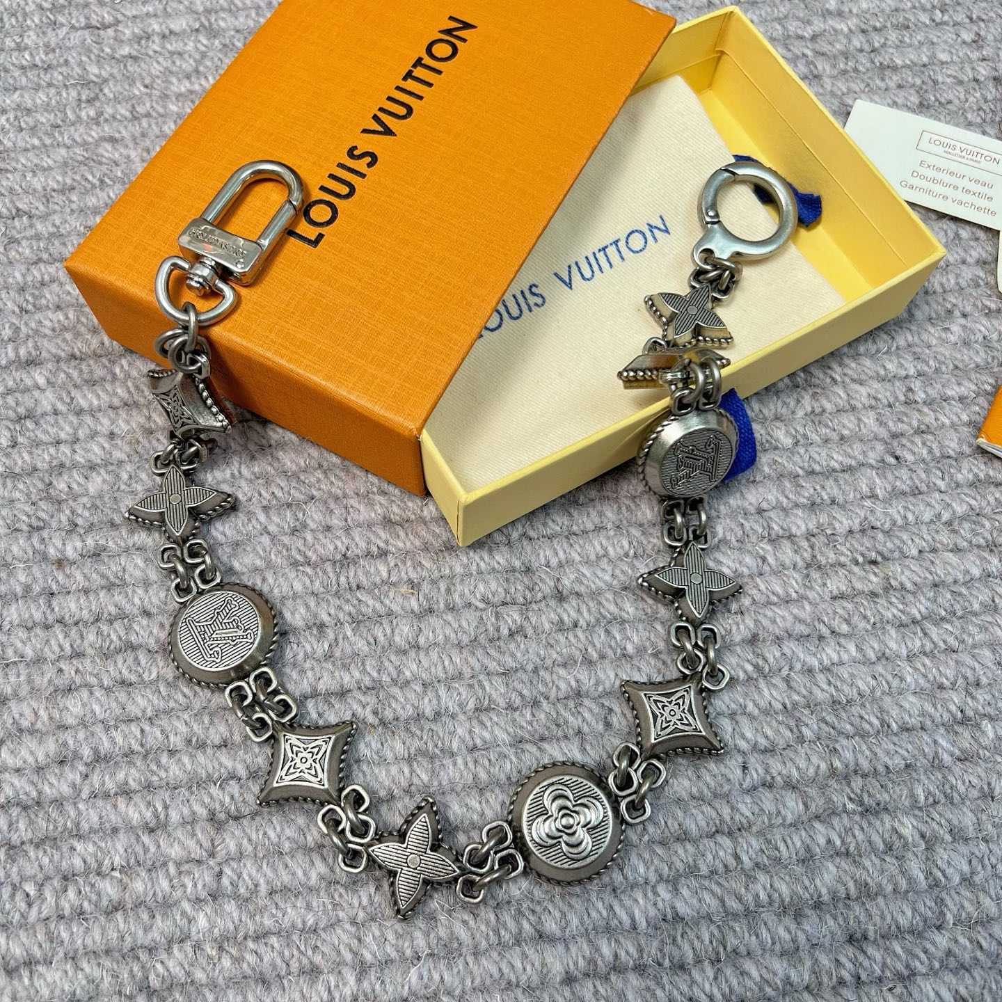 Louis Vuitton Western Chain Belt And Bag Charm   M02031 - FashionPlug
