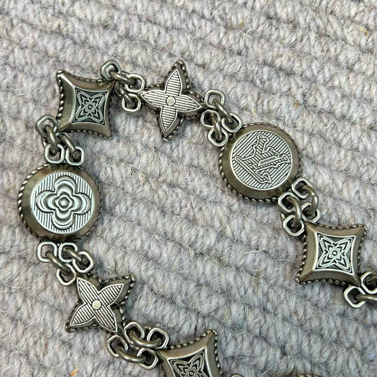 Louis Vuitton Western Chain Belt And Bag Charm   M02031 - FashionPlug