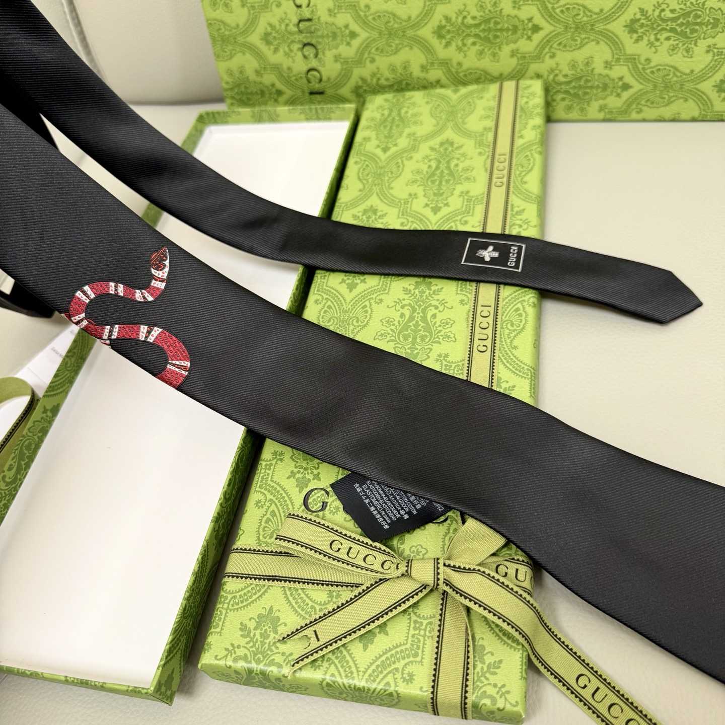 Gucci Silk Jacquard Tie - FashionPlug