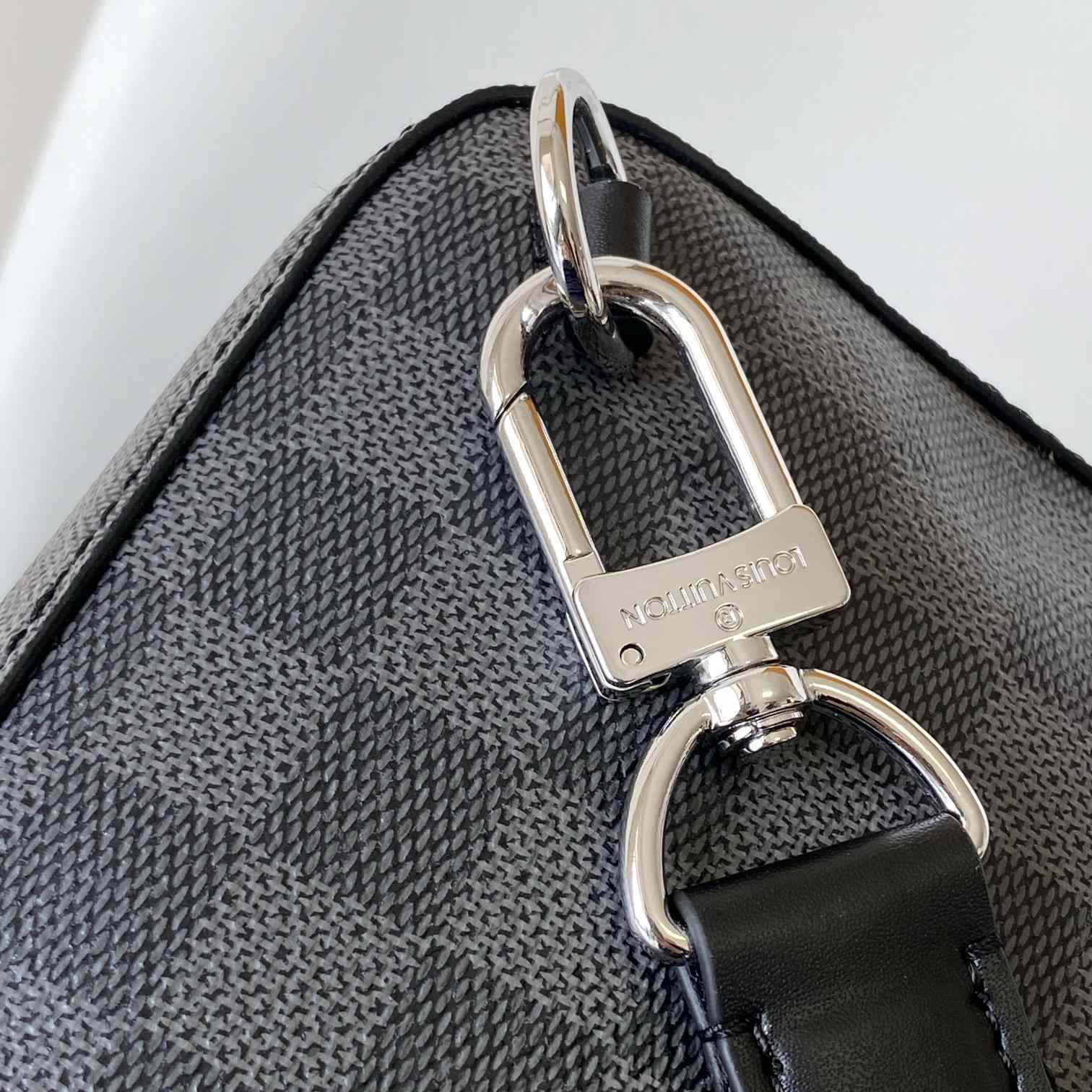 Louis Vuitton Avenue Slingbag    N00086 - FashionPlug