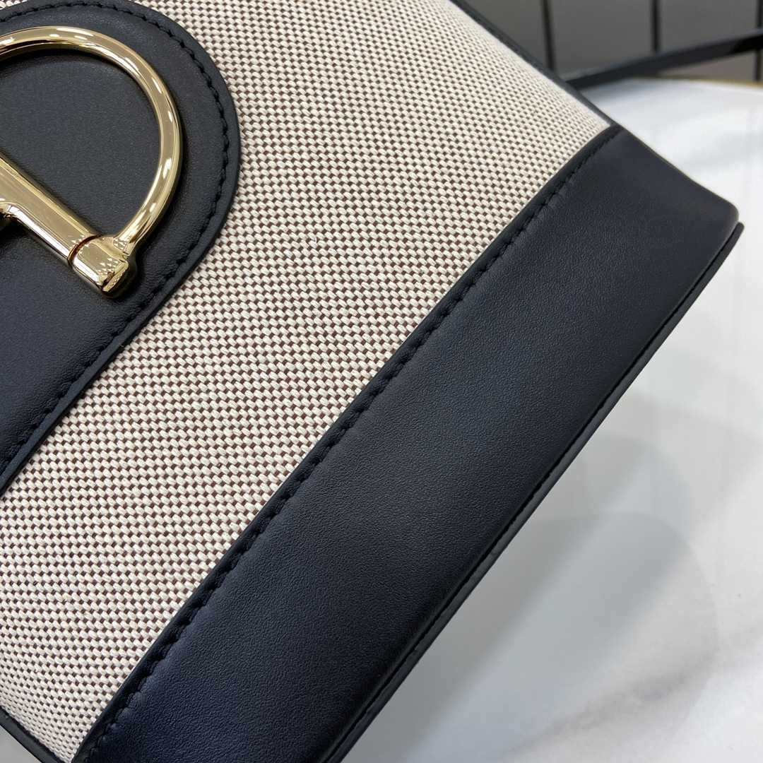Gucci 73 Mini Bucket Bag - FashionPlug