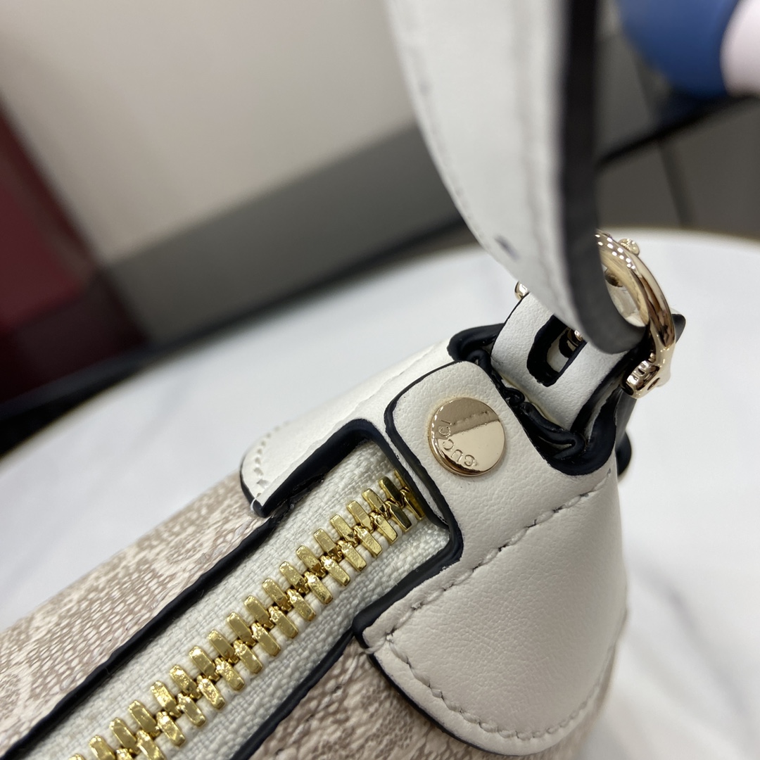 Gucci GG Emblem Medium Shoulder Bag - FashionPlug