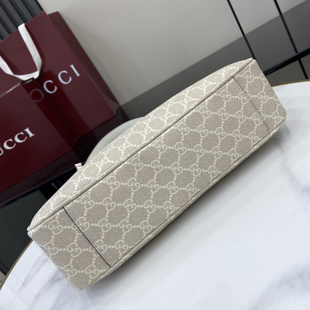 Gucci GG Emblem Medium Shoulder Bag - FashionPlug