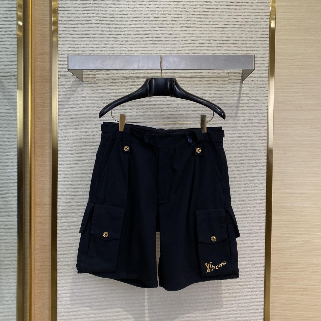 Louis Vuitton Cotton Utility Cargo Shorts   1AFJ54 - FashionPlug