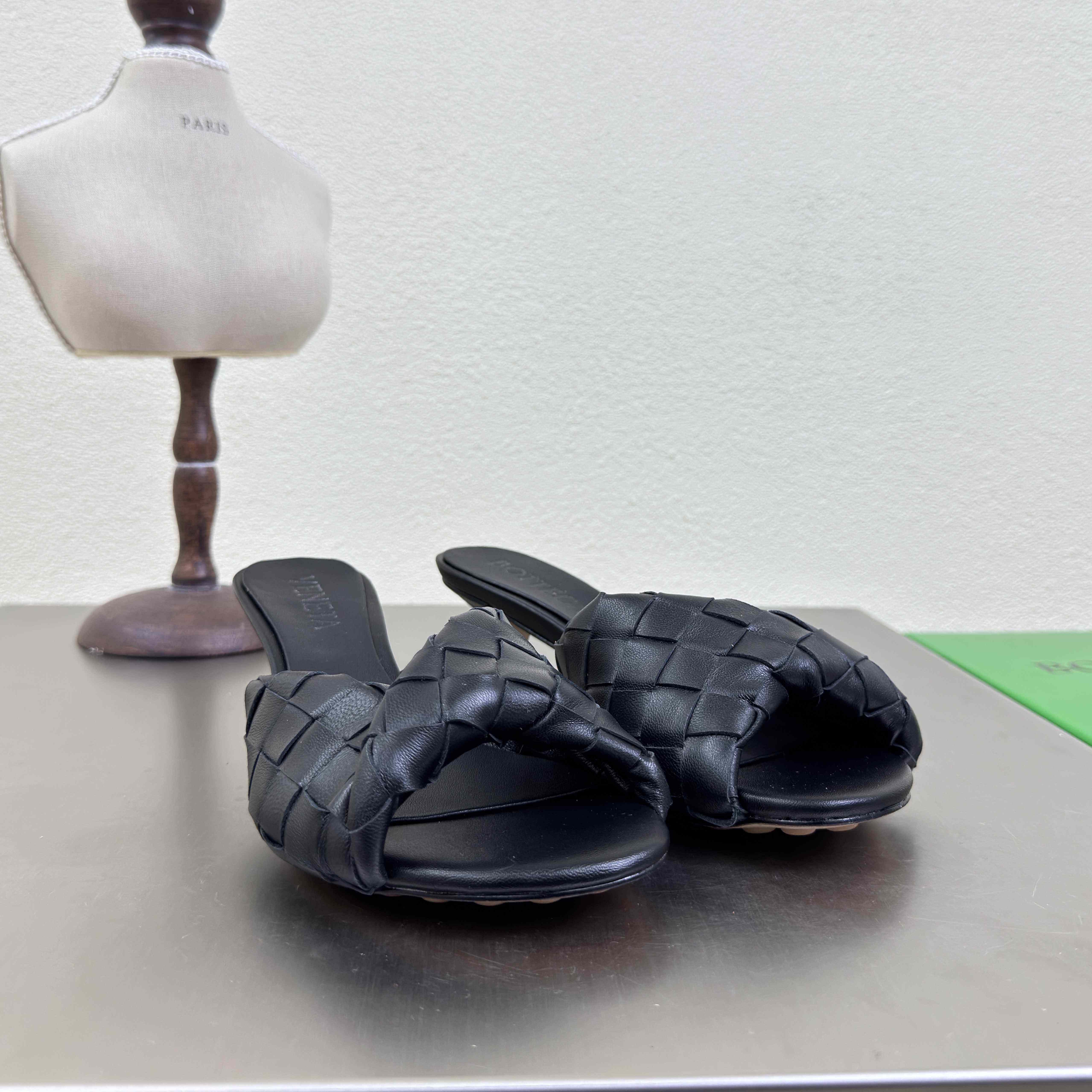 Bottega Veneta Blink Mule - FashionPlug