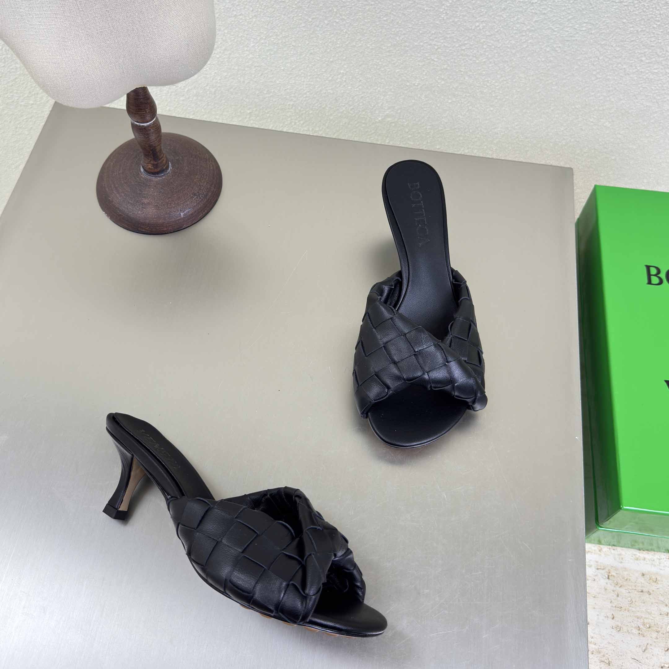 Bottega Veneta Blink Mule - FashionPlug