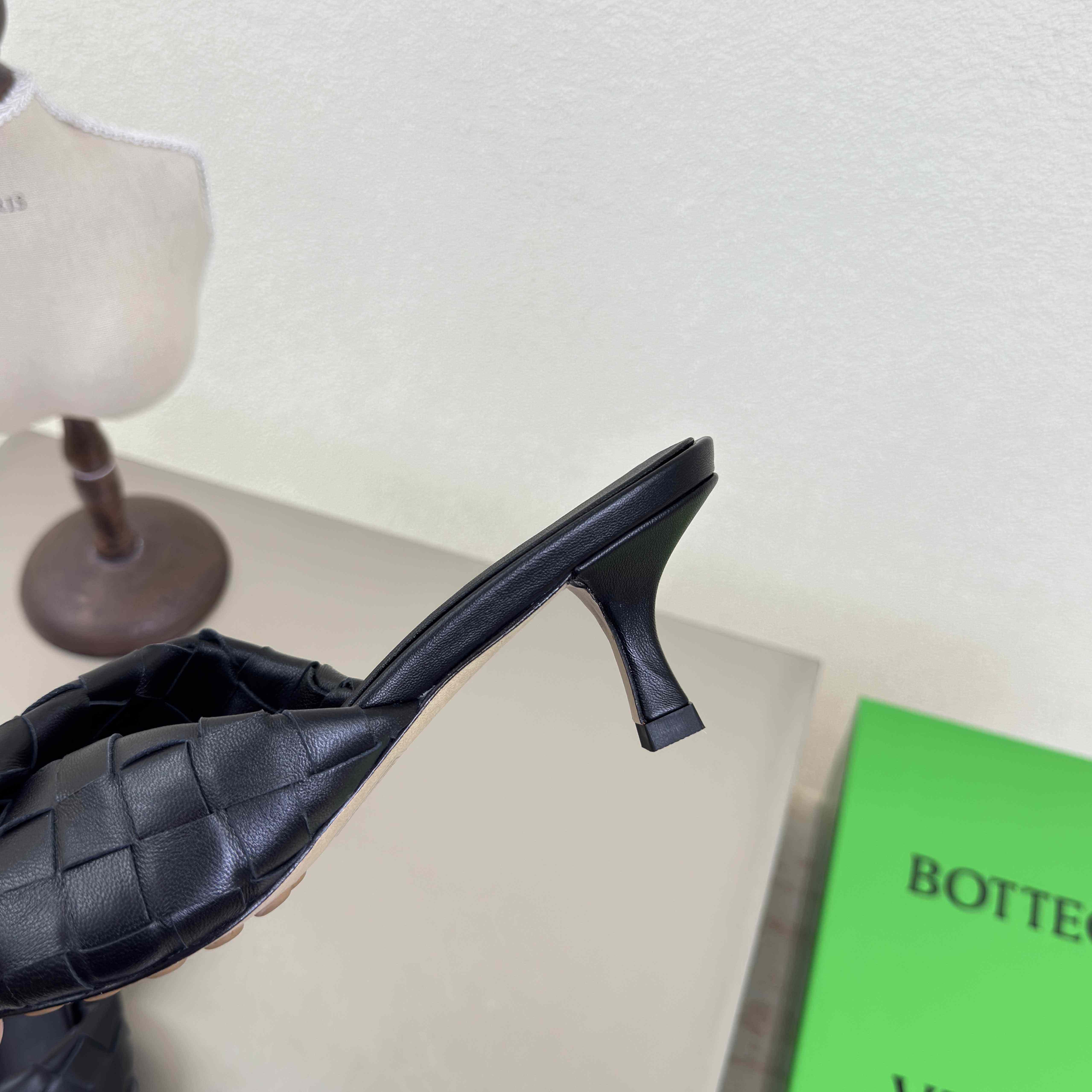 Bottega Veneta Blink Mule - FashionPlug