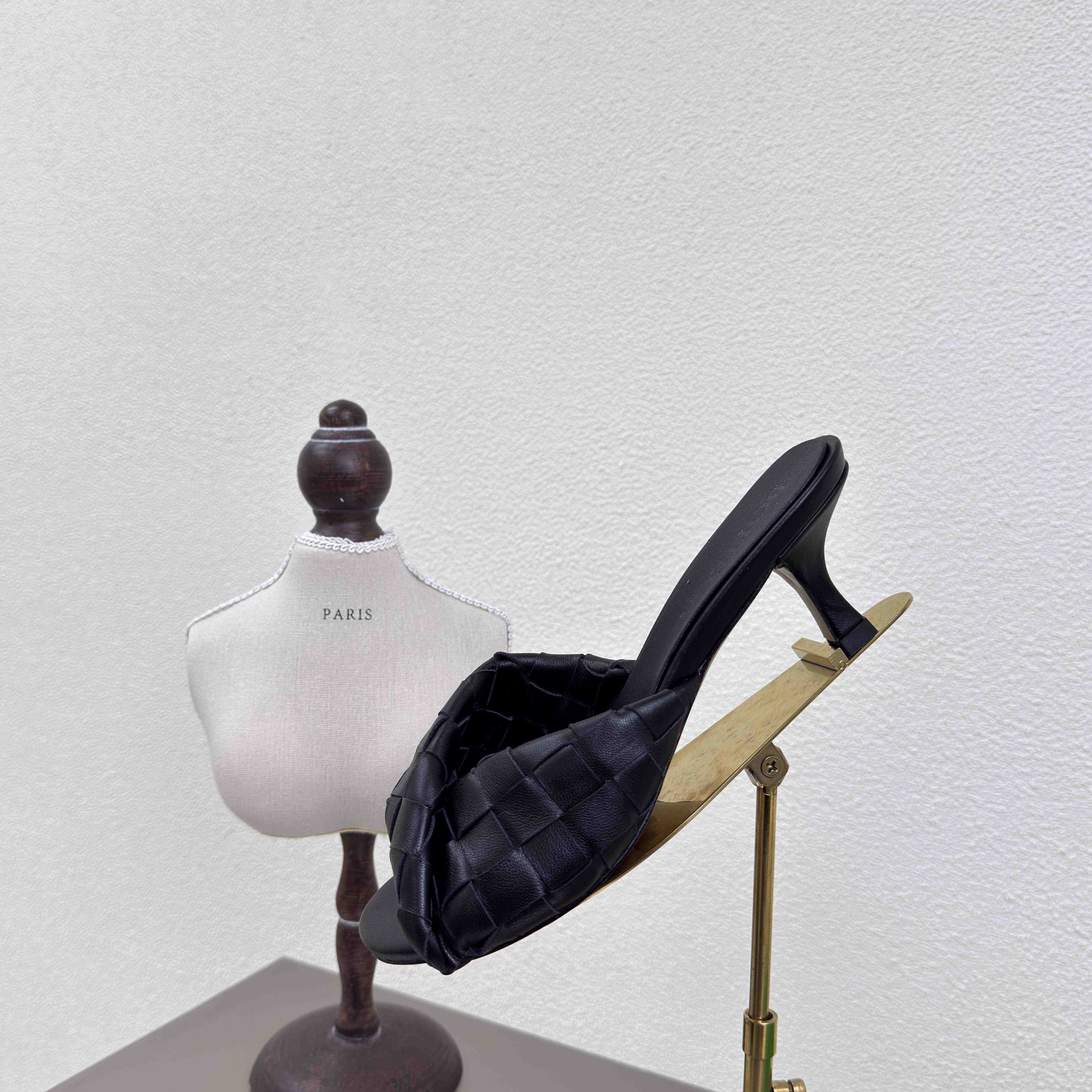 Bottega Veneta Blink Mule - FashionPlug