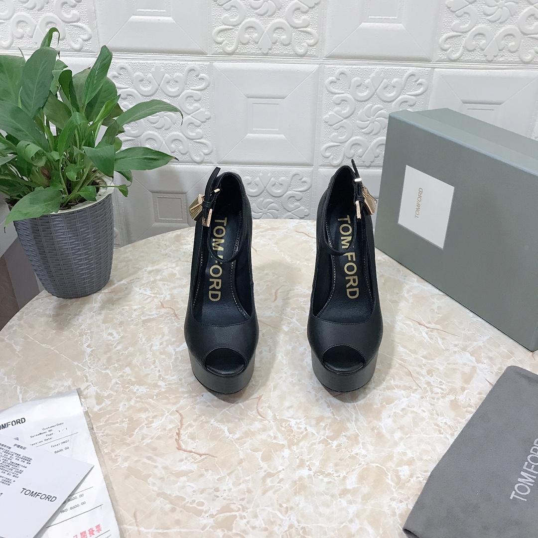 Tom Ford Padlock Peep Toe Platform Pump - FashionPlug
