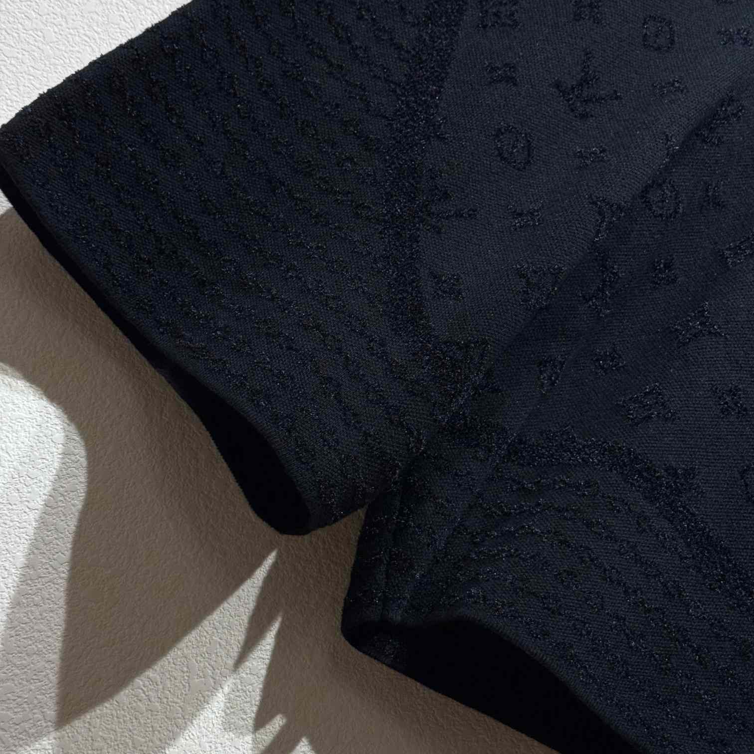 Louis Vuitton Graphic Jacquard Knitted Shorts  1AHC58 - FashionPlug