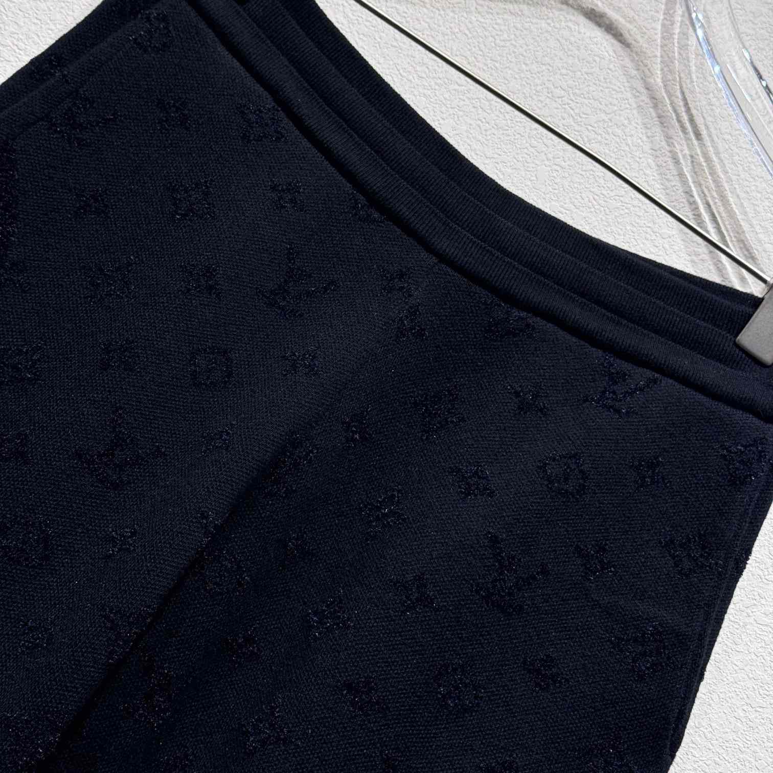 Louis Vuitton Graphic Jacquard Knitted Shorts  1AHC58 - FashionPlug