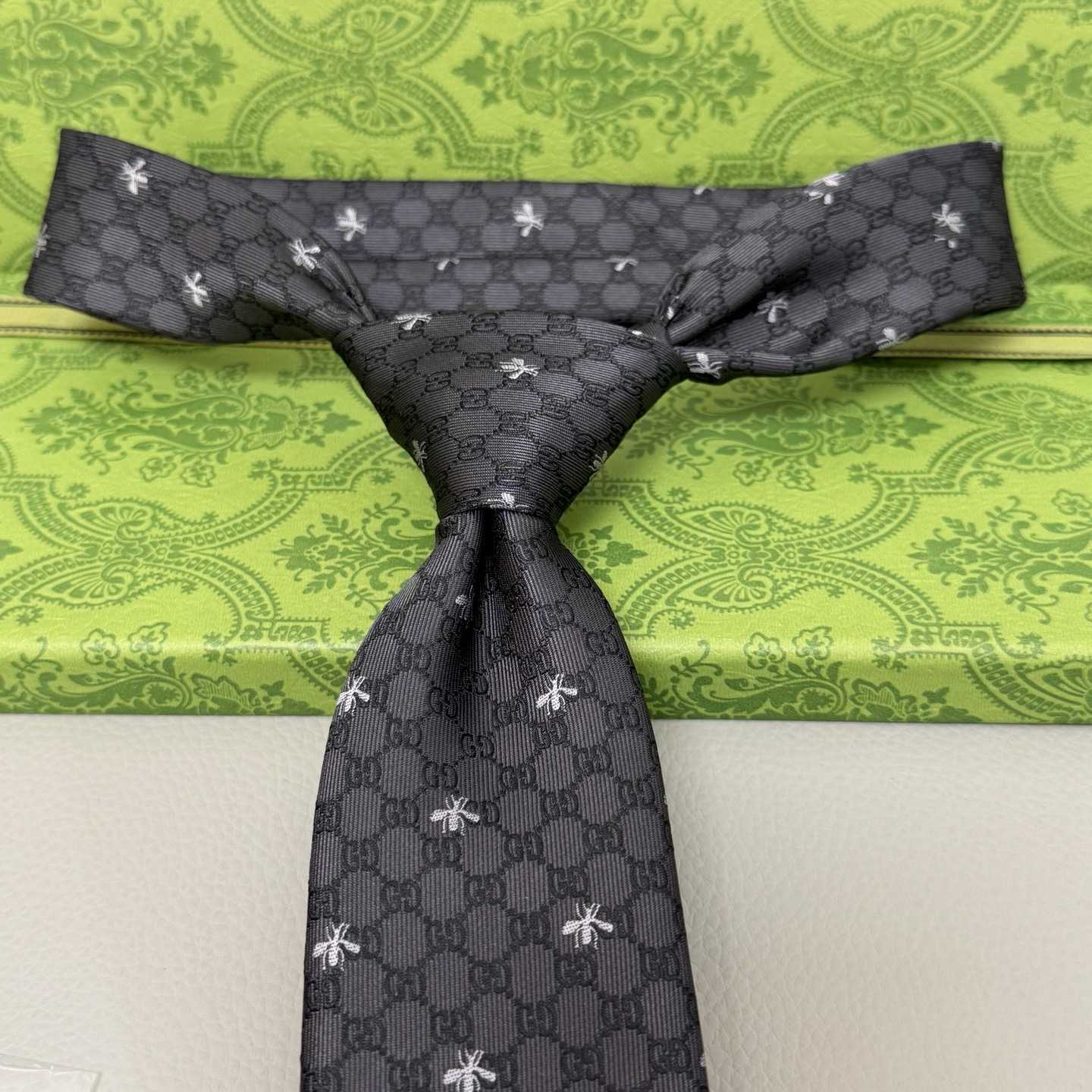Gucci Silk Jacquard Tie - FashionPlug
