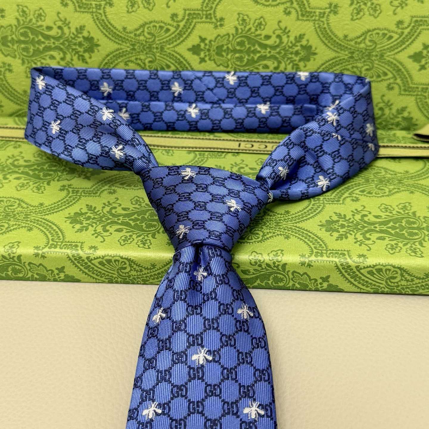 Gucci Silk Jacquard Tie - FashionPlug