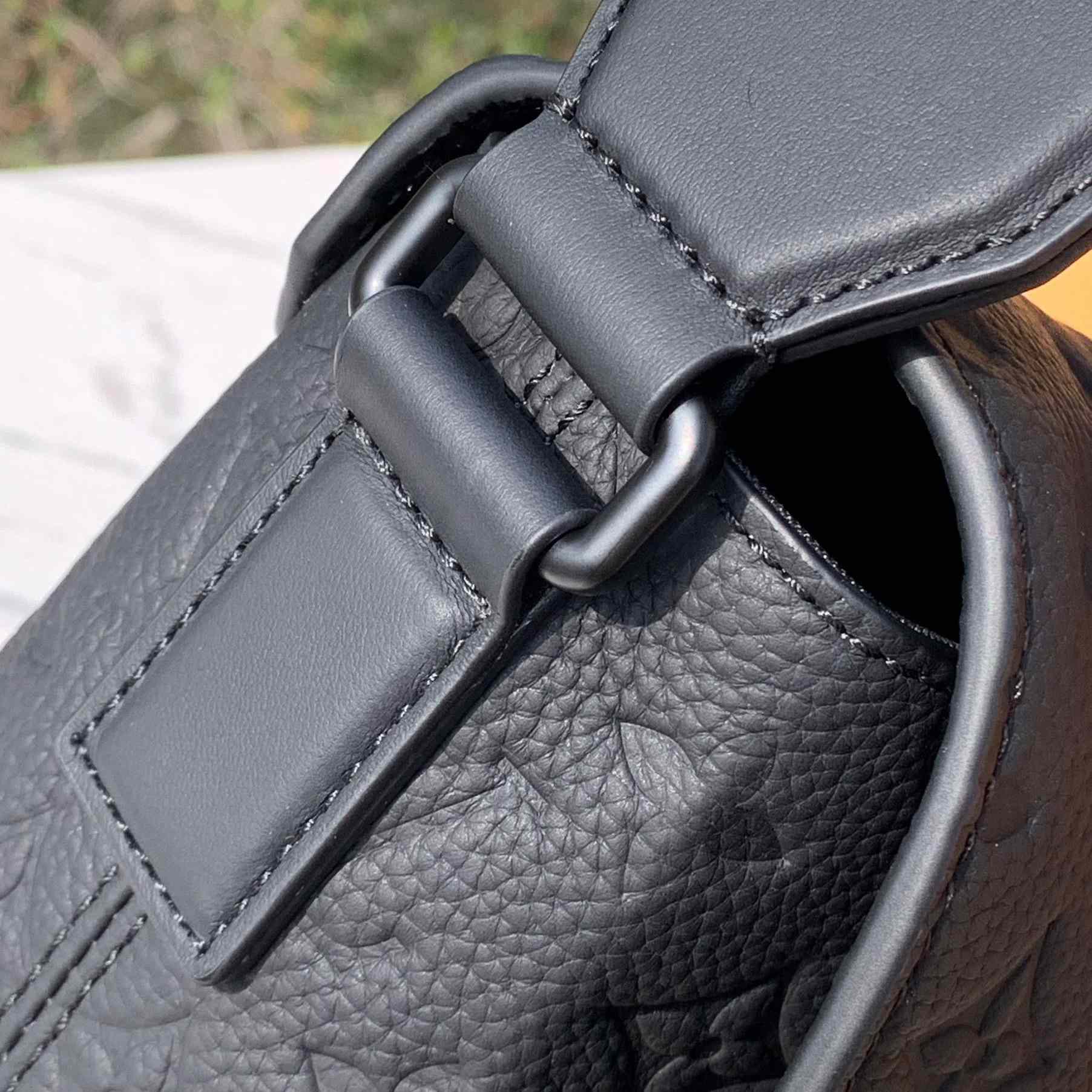  Louis Vuitton S-Cape Messenger    M23741 - FashionPlug