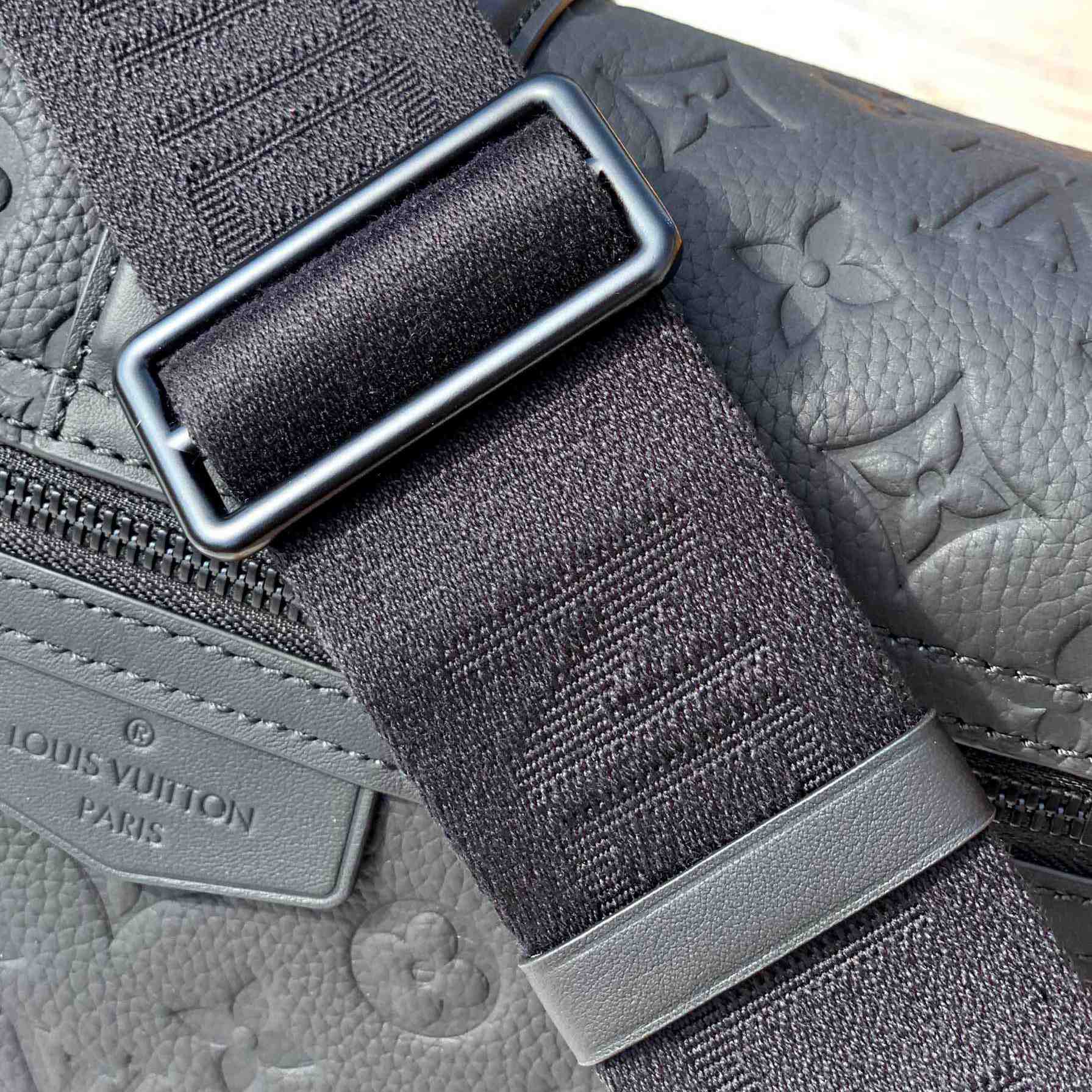  Louis Vuitton S-Cape Messenger    M23741 - FashionPlug