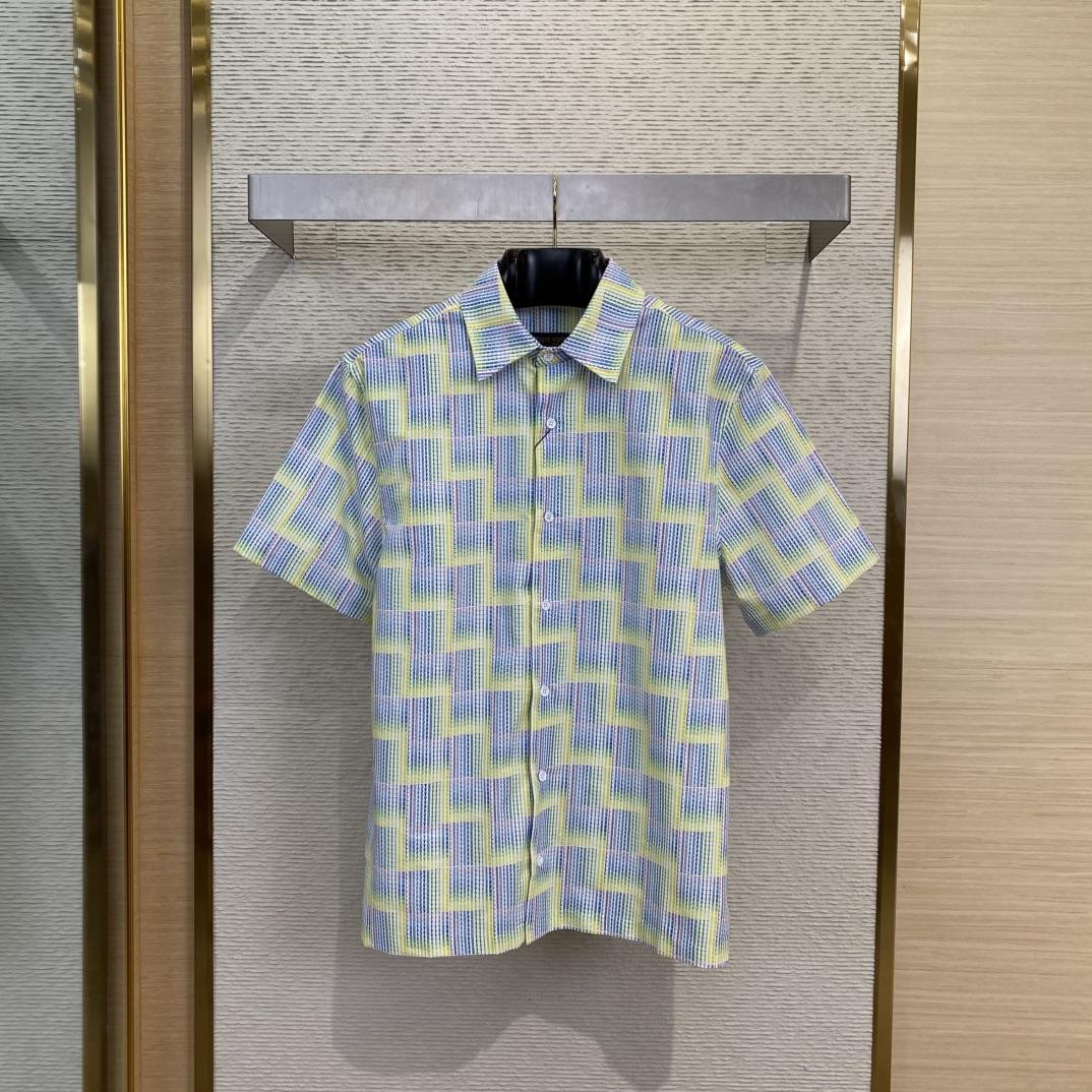 Louis Vuitton Graphic Printed Short-Sleeved Shirt    1AGTQG - FashionPlug