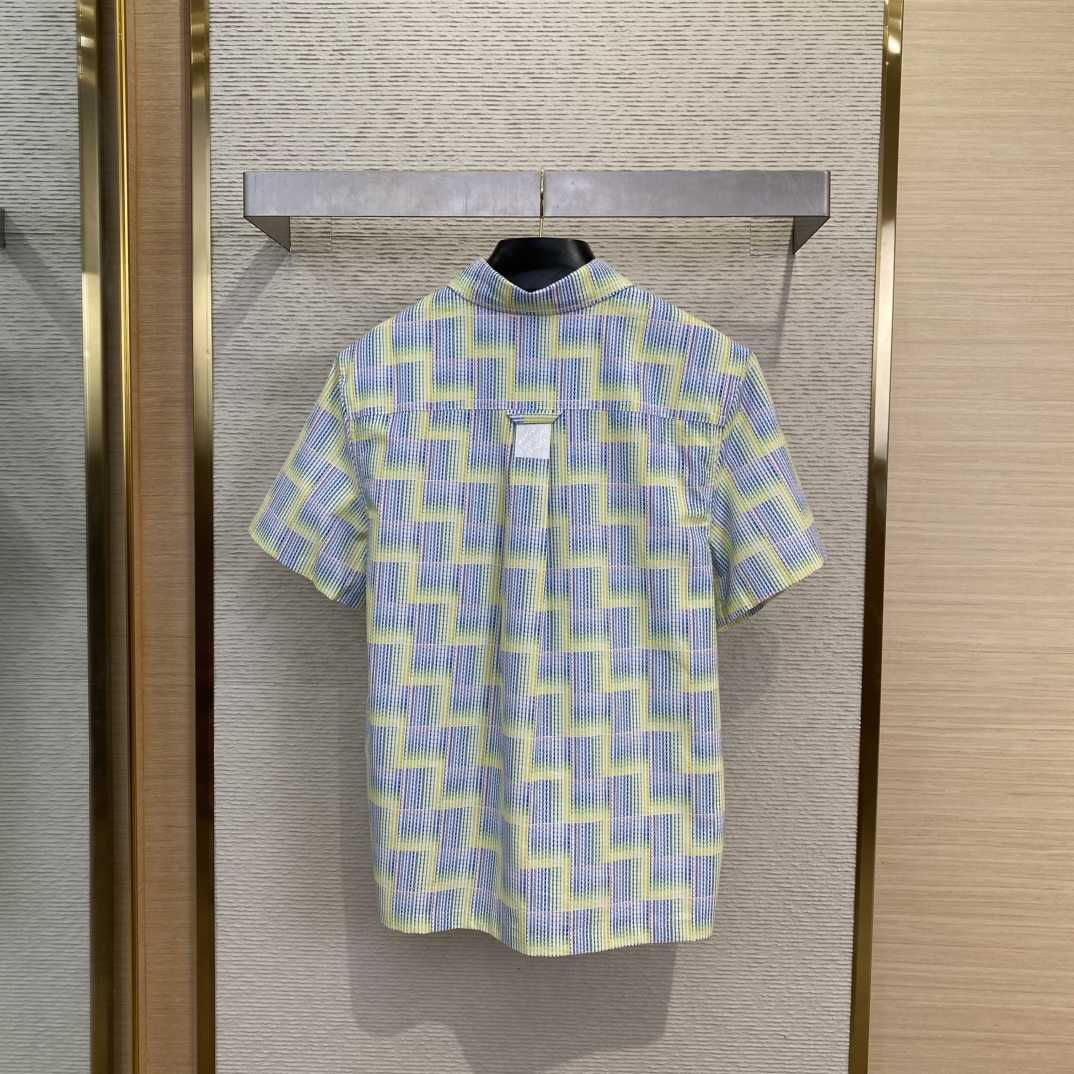 Louis Vuitton Graphic Printed Short-Sleeved Shirt    1AGTQG - FashionPlug