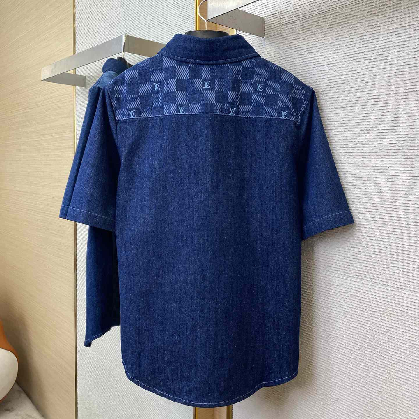 Louis Vuitton Printed Short-Sleeved Denim Shirt   1AFVQL - FashionPlug