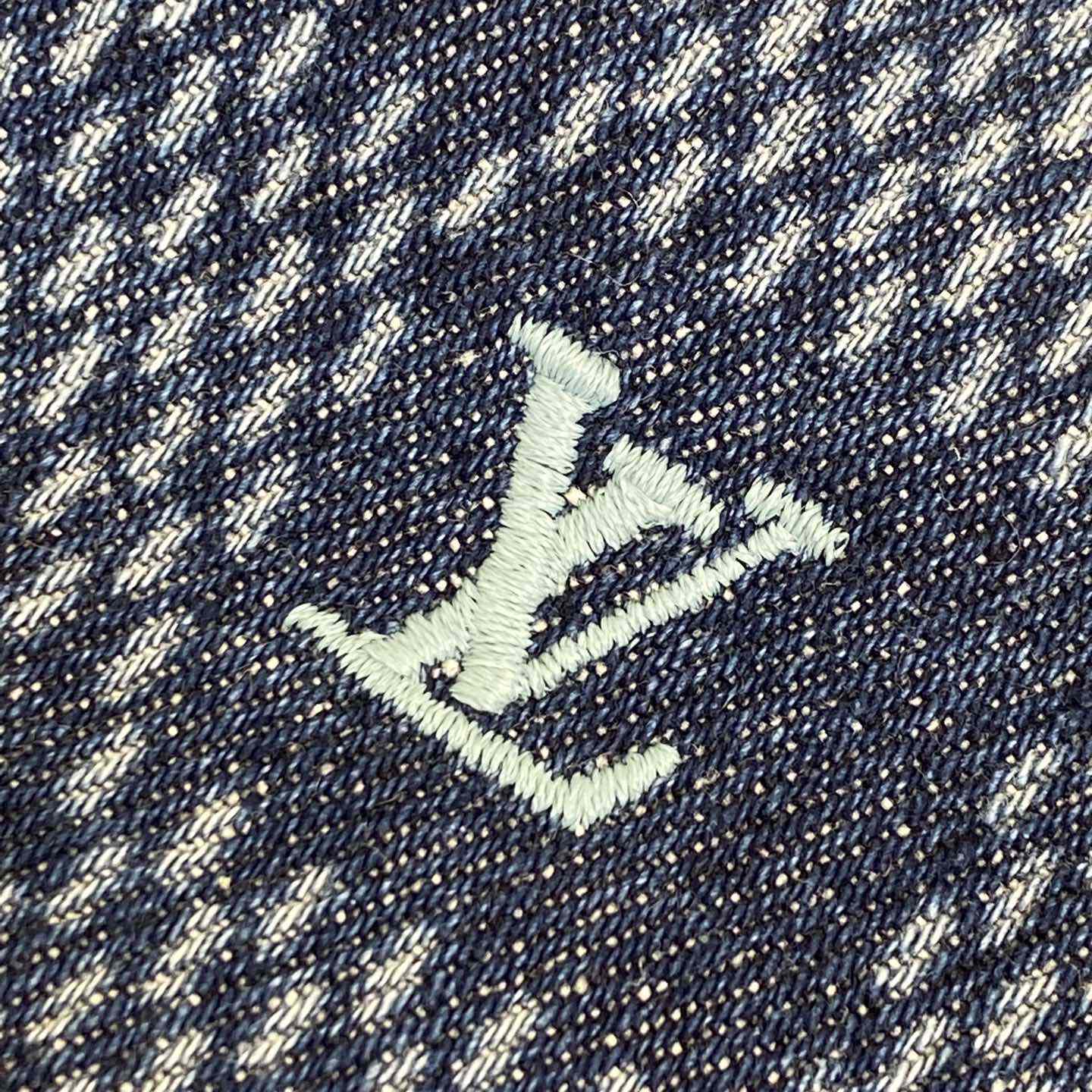 Louis Vuitton Printed Short-Sleeved Denim Shirt   1AFVQL - FashionPlug