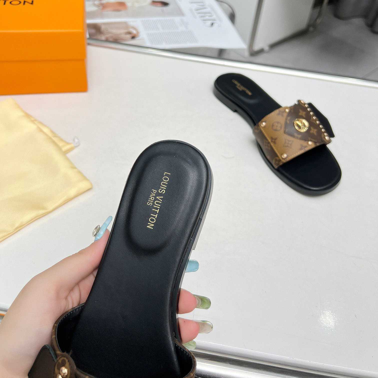 Louis Vuitton LV Frame Flat Mule   1ACXG7 - FashionPlug