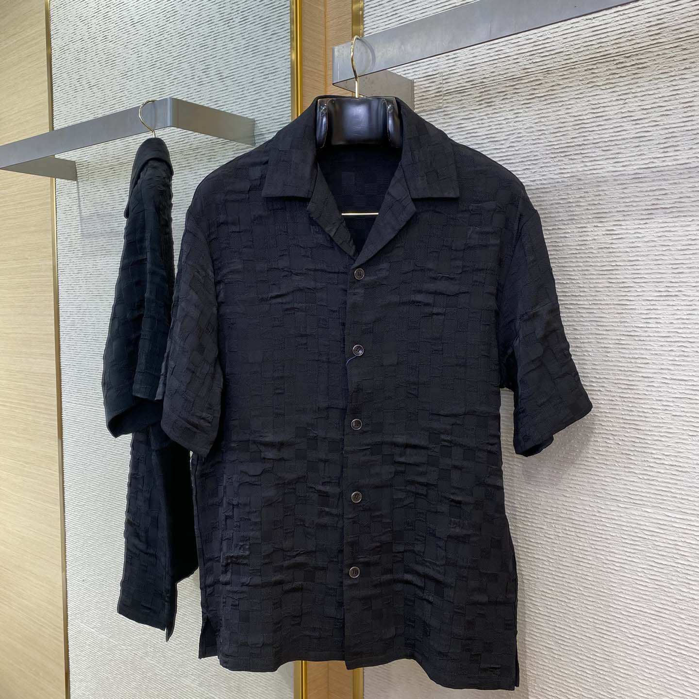 Louis Vuitton Graphic Jacquard Short-Sleeved Shirt  1AHCH7 - FashionPlug