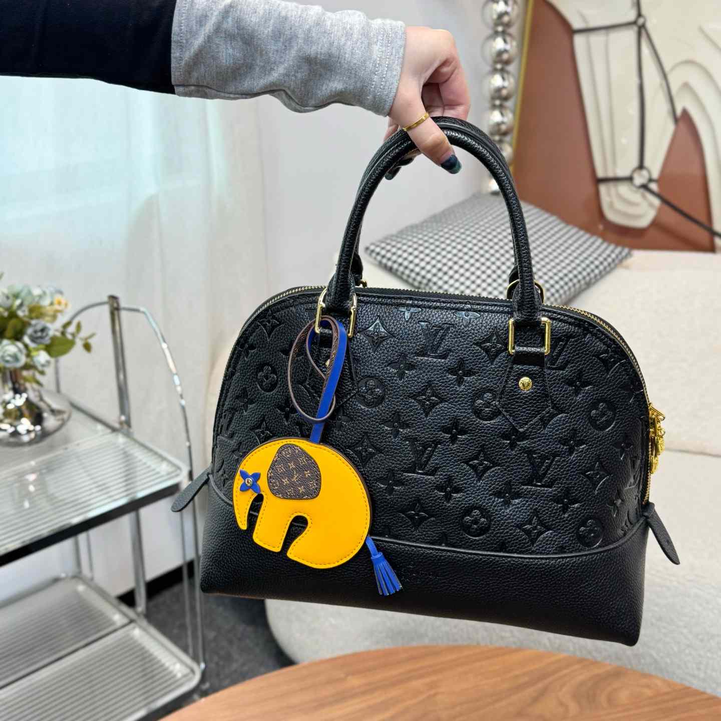 Louis Vuitton LV Elephant Bag Charm   M02325 - FashionPlug