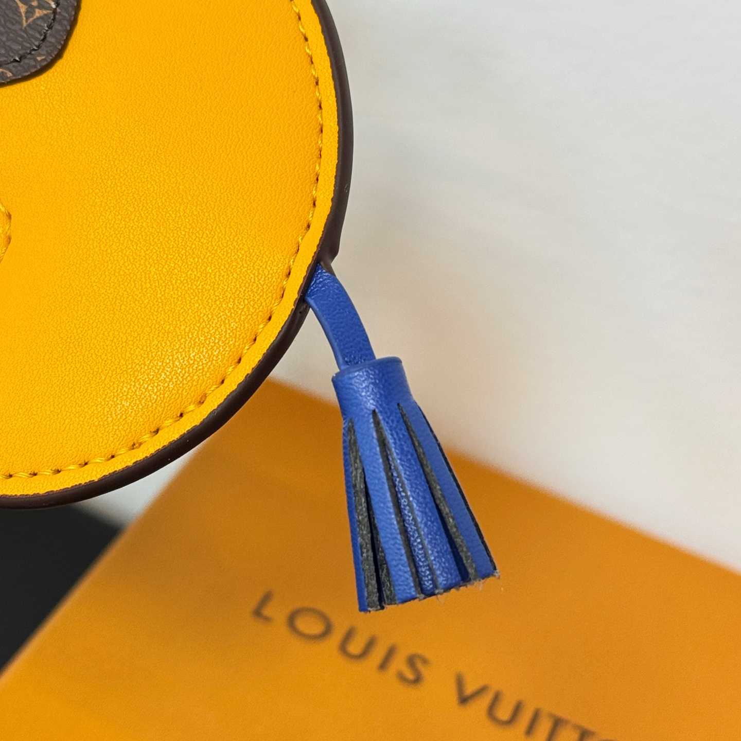 Louis Vuitton LV Elephant Bag Charm   M02325 - FashionPlug